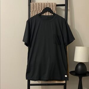 Men's Vuori Athletic Pocket T-Shirt